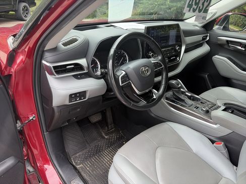 Used 2022 Toyota Highlander Platinum AWD/4WD image 11