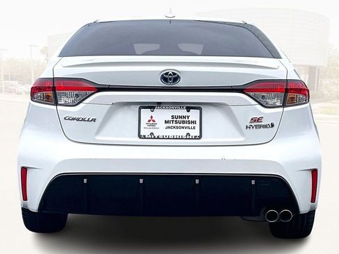 Used 2023 Toyota Corolla SE w/ SE Package image 5