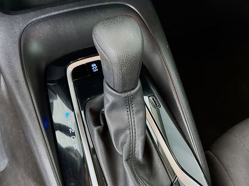 Used 2021 Toyota Corolla LE image 19