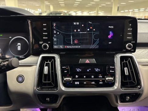 Used 2023 Kia Sorento SX Prestige image 21