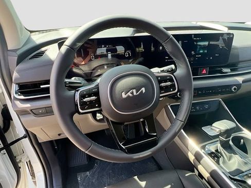 New 2026 Kia Carnival EX FWD image 11