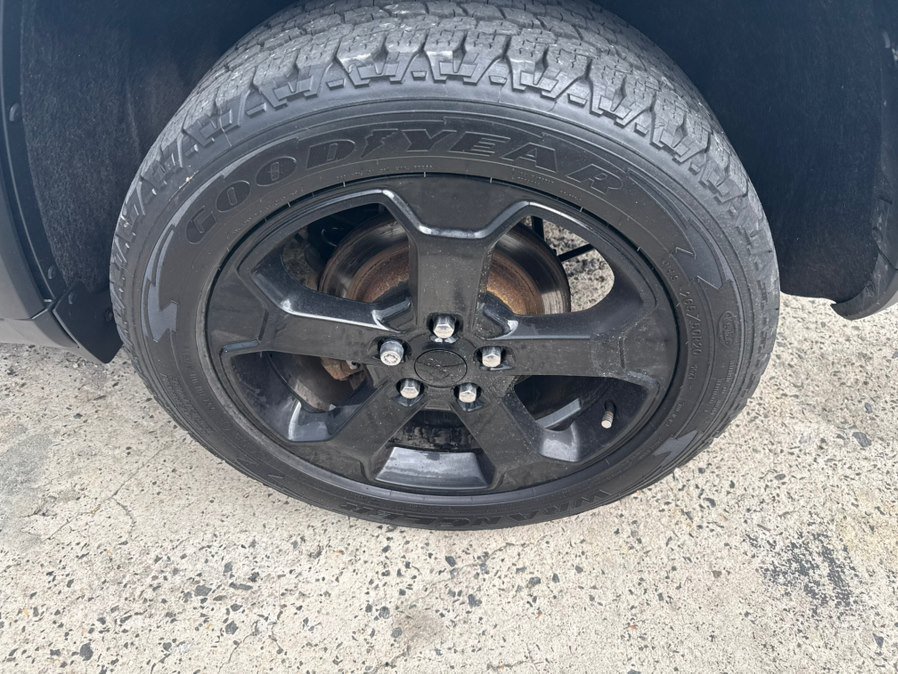Used 2019 Jeep Grand Cherokee Laredo AWD/4WD image 19