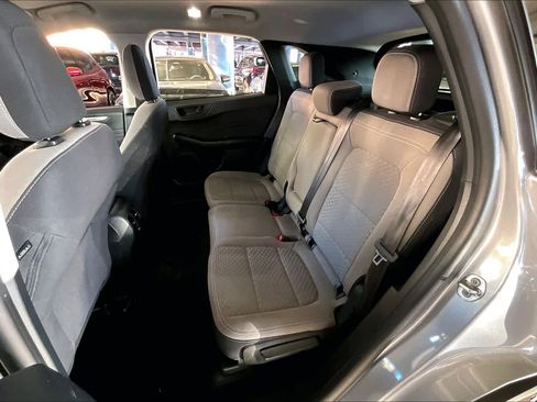 Used 2022 Ford Escape SE w/ SE Sport Appearance Package image 19