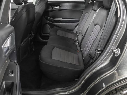 Used 2018 Ford Edge SE image 33