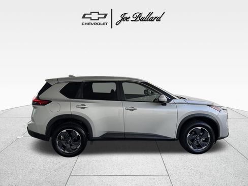 Used 2025 Nissan Rogue SV FWD image 6