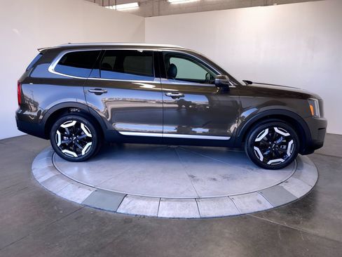 Certified 2024 Kia Telluride S w/ S Sunroof Package FWD image 6