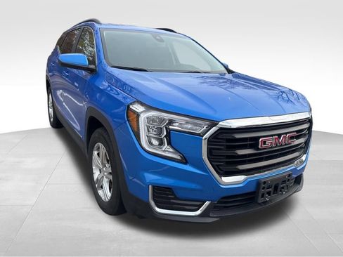 Used 2024 GMC Terrain SLE w/ Driver Convenience Package FWD image 9
