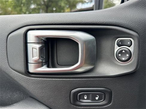 Used 2020 Jeep Gladiator Overland w/ Trailer Tow Package image 32