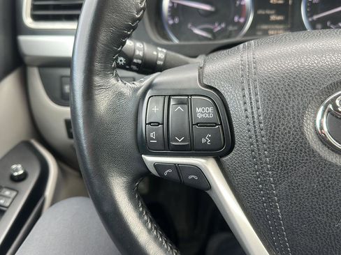 Used 2017 Toyota Highlander XLE image 15