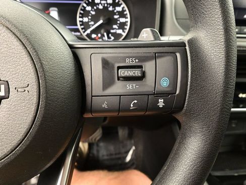 Used 2024 Nissan Rogue SV AWD/4WD image 17
