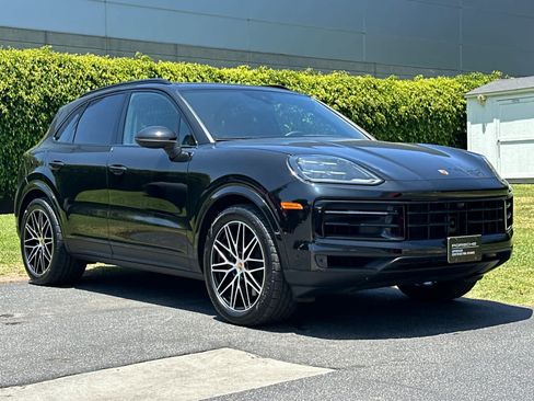 Certified 2026 Porsche Cayenne AWD/4WD image 10