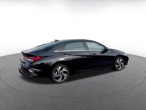 Used 2025 Hyundai Elantra SEL image 15
