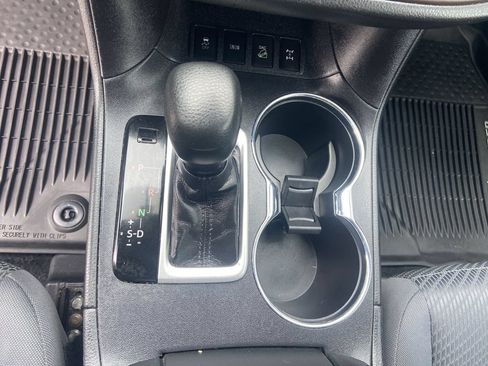 Used 2019 Toyota Highlander LE AWD/4WD image 15