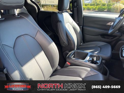 New 2026 Chrysler Voyager LX image 28