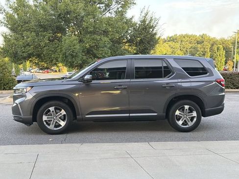Used 2025 Honda Pilot EX-L image 4