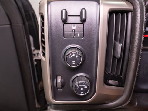 Used 2019 GMC Sierra 2500 Denali w/ Duramax Plus Package AWD/4WD image 32