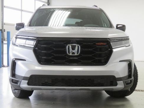 Used 2023 Honda Pilot TrailSport image 2
