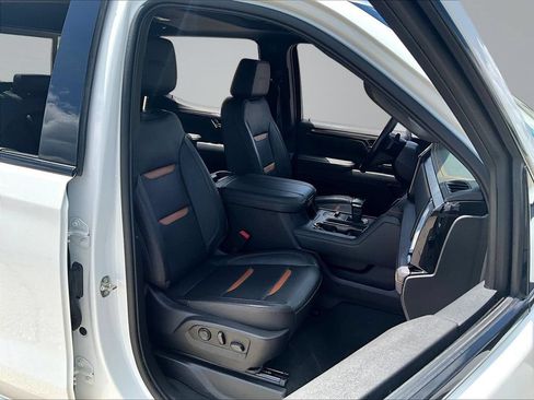 Used 2023 GMC Sierra 1500 AT4 w/ Technology Package AWD/4WD image 32