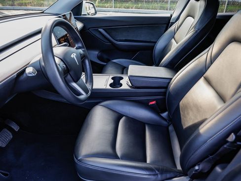 Used 2021 Tesla Model Y Long Range image 19