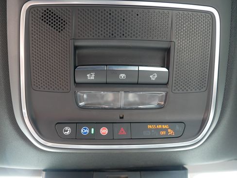 Used 2026 Chevrolet Traverse High Country AWD/4WD image 32