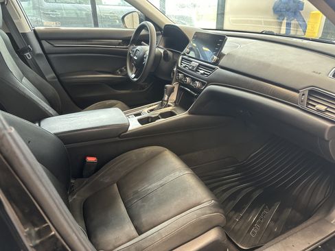 Used 2018 Honda Accord EX image 29