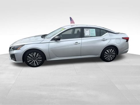 Used 2024 Nissan Altima 2.5 SV image 6