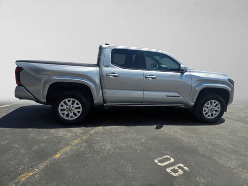 Used 2025 Toyota Tacoma SR5 AWD/4WD image 2