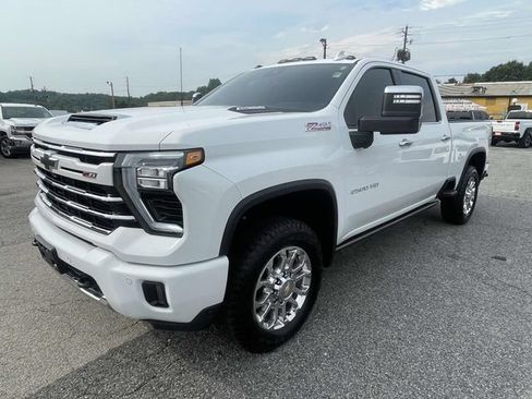 Used 2025 Chevrolet Silverado 2500 LTZ w/ Z71 Chrome Sport Edition AWD/4WD image 9