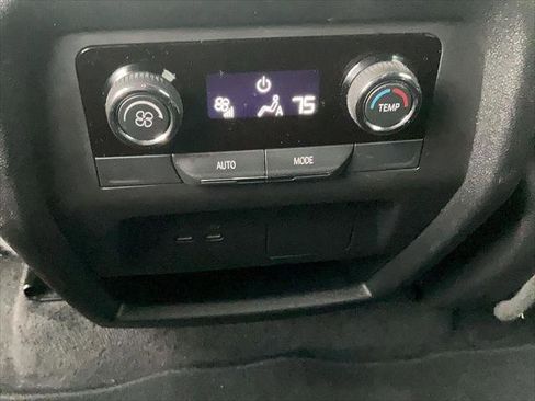 Used 2025 Chevrolet Traverse LT image 15