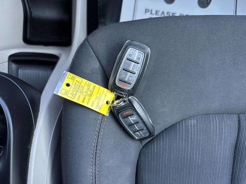 Used 2019 Chrysler Pacifica Touring Plus w/ Tire & Wheel Group image 26