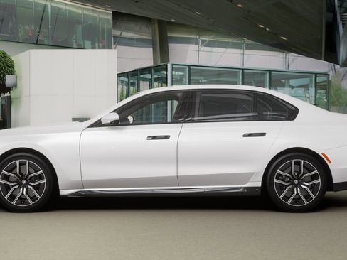 New 2026 BMW 740i xDrive w/ Premium Package image 32