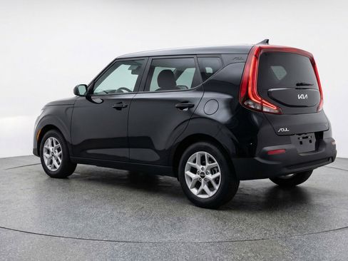 Used 2025 Kia Soul LX w/ LX Technology Package image 6