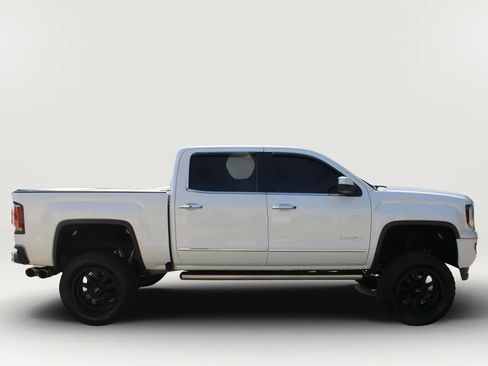 Used 2017 GMC Sierra 1500 Denali w/ Denali Ultimate Package AWD/4WD image 12