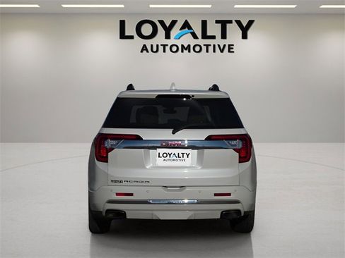 Used 2022 GMC Acadia Denali w/ Denali Technology Package image 4