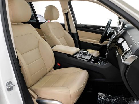 Used 2017 Mercedes-Benz GLS 550 4MATIC image 28