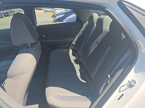 Used 2023 Hyundai Elantra SEL FWD image 6