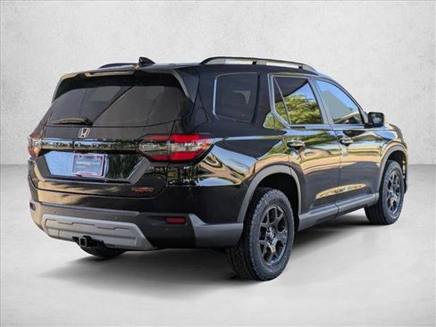 Certified 2025 Honda Pilot TrailSport image 2