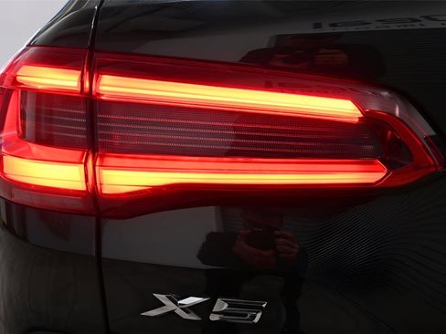 Used 2019 BMW X5 xDrive50i w/ M Sport Package AWD/4WD image 37
