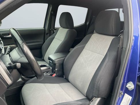 Used 2023 Toyota Tacoma TRD Off-Road image 9