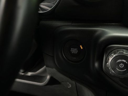 Used 2022 Jeep Wrangler Unlimited Sahara w/ Cold Weather Group AWD/4WD image 33