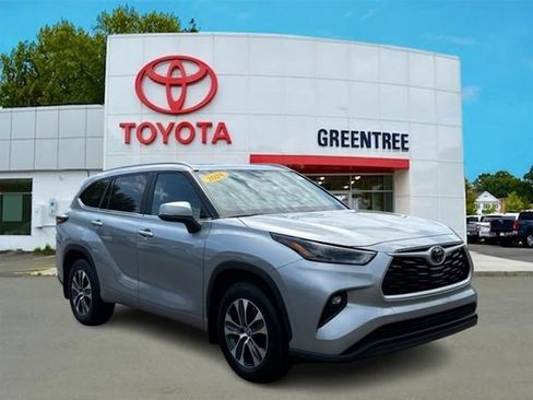Certified 2024 Toyota Highlander XLE AWD/4WD image 1