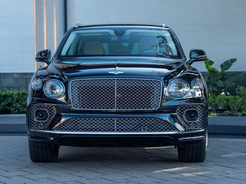Used 2023 Bentley Bentayga AWD/4WD image 12