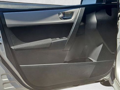 Used 2018 Toyota Corolla LE w/ LE Premium Package FWD image 9
