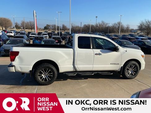 Used 2021 Nissan Titan SV w/ SV Convenience Package RWD image 6