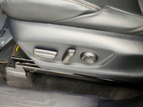 Used 2024 Toyota Tacoma Limited w/ Limited Package (LT) image 11