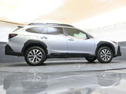 Certified 2025 Subaru Outback Premium AWD/4WD image 34
