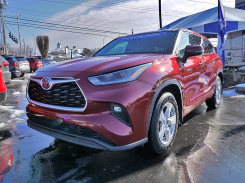 Used 2021 Toyota Highlander LE image 1