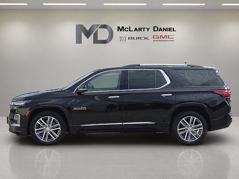 Used 2022 Chevrolet Traverse High Country AWD/4WD image 2