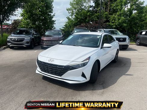 Used 2022 Hyundai Elantra Blue FWD image 4