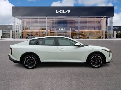 Certified 2025 Kia K4 EX image 7